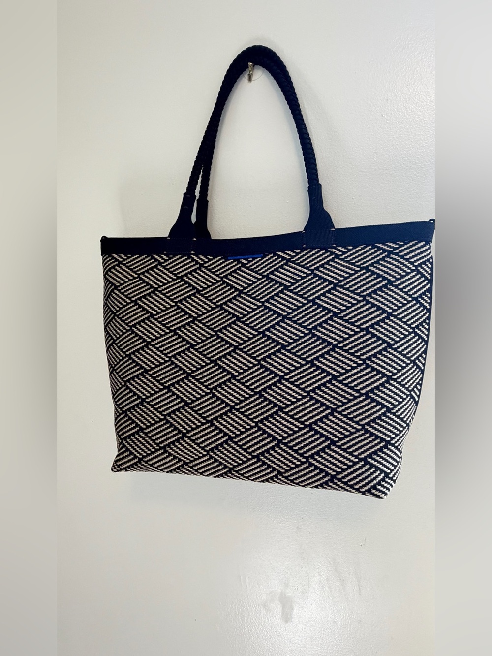 Rothy’s The Essential Tote Black Ivory Chevron Knit Magnetic Zip Large Bag - Picture 8 of 15